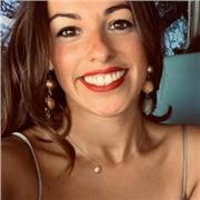 Profesora titulada en infantil y primaria con mención en inglés, educación física y pedagogía terapéutica.